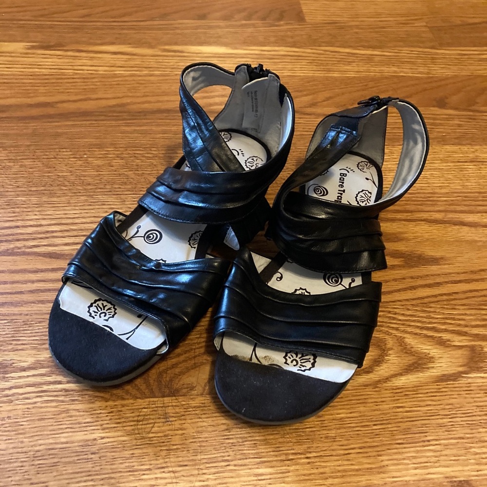 Bare Traps Sz 10M Black Sandals